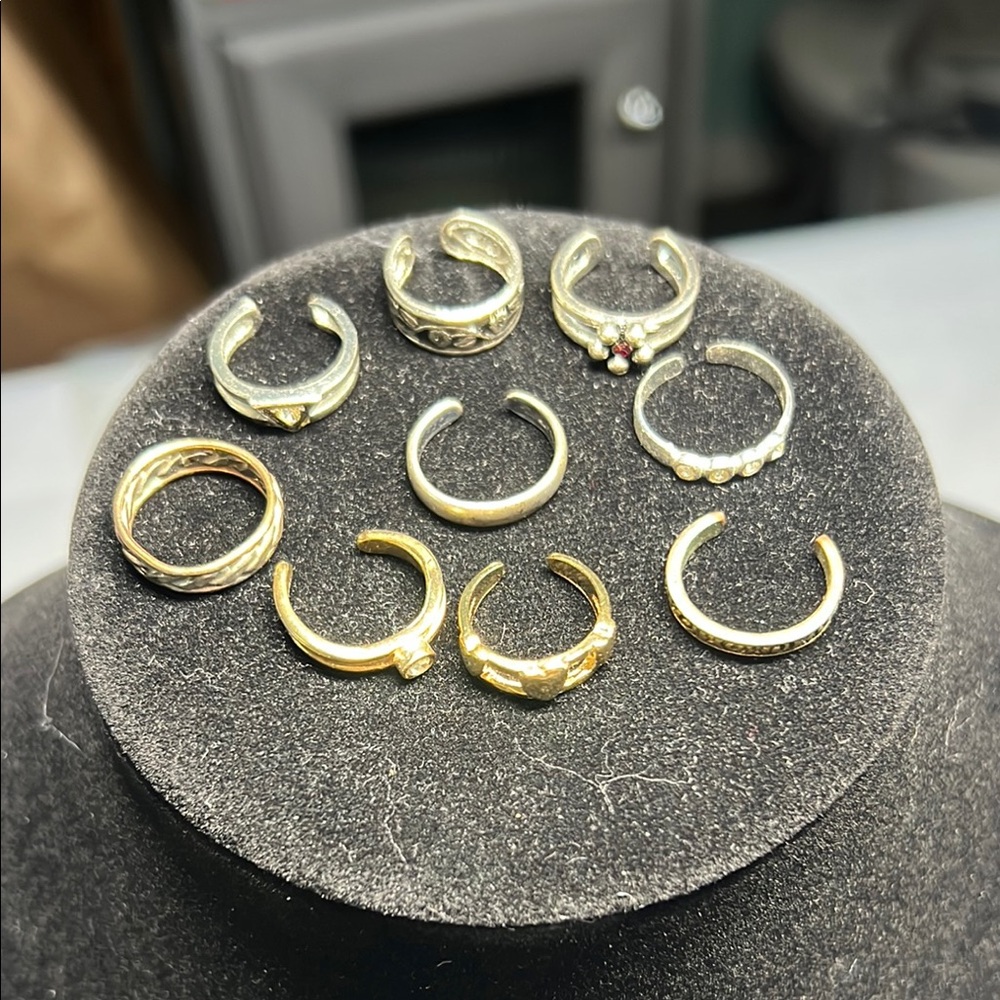 Elegant Gold-Tone and silver tone toe rings.
